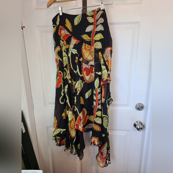 (340) Dana Buchman Woman's Silk Floral Print Skirt, Size: 12 Color: Black - Picture 5 of 16